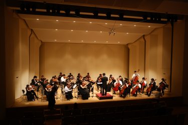 弦楽オーケストラで学ぶ：そのユニークな利点とは？